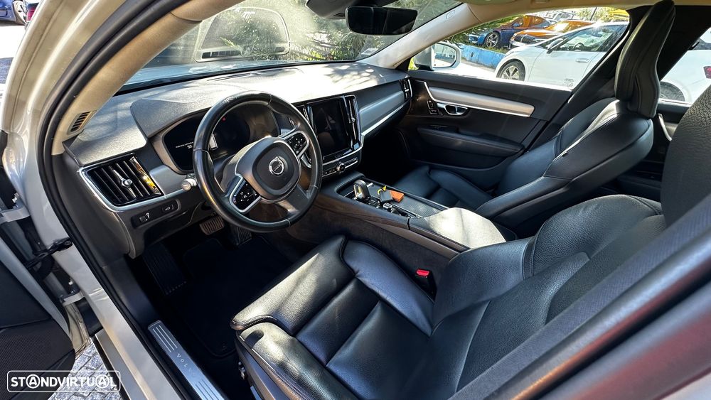 Volvo V90 2.0 B4 Momentum Plus Geartronic - 23