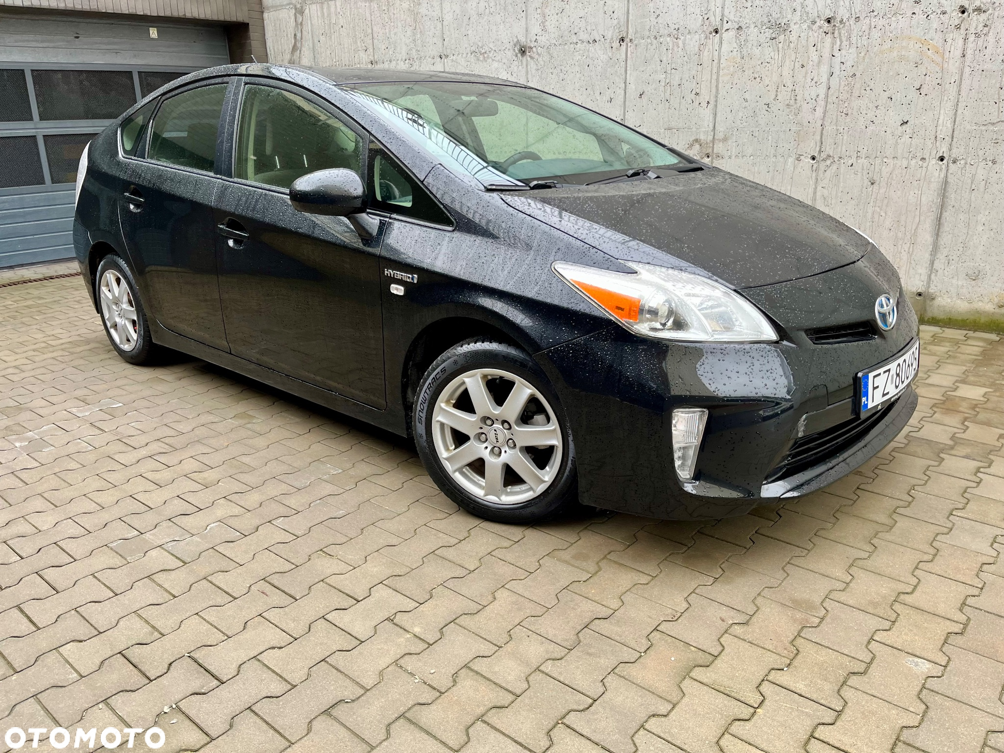 Toyota Prius (Hybrid) Comfort - 2
