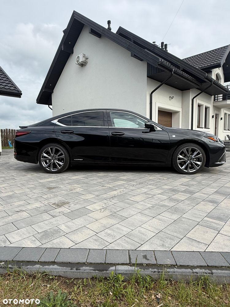 Lexus ES 300h F Sport - 24