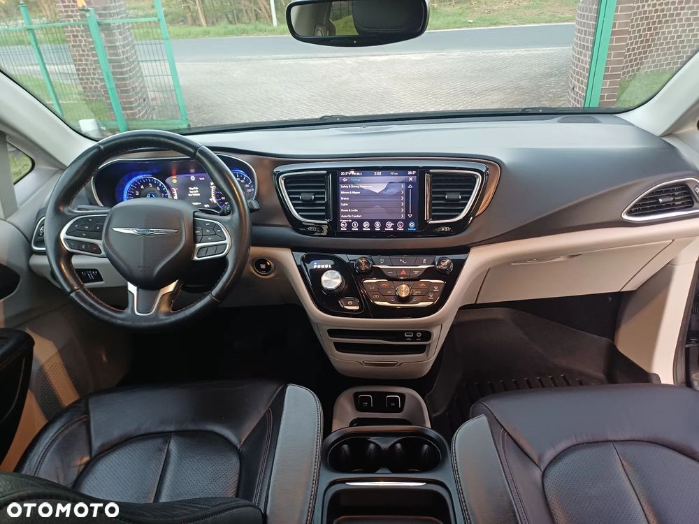 Chrysler Pacifica - 12