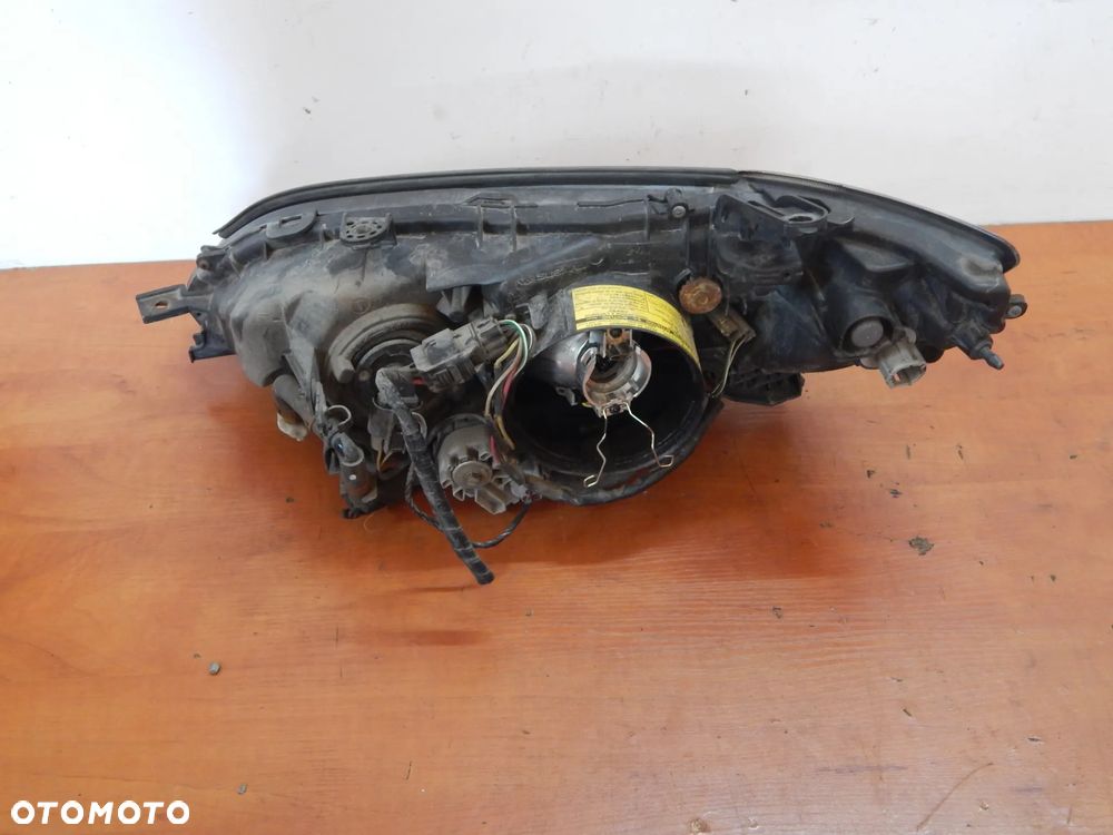 Lampa prawy przód xenon Subaru Legacy IV 4 03-09 Łuków części - 2
