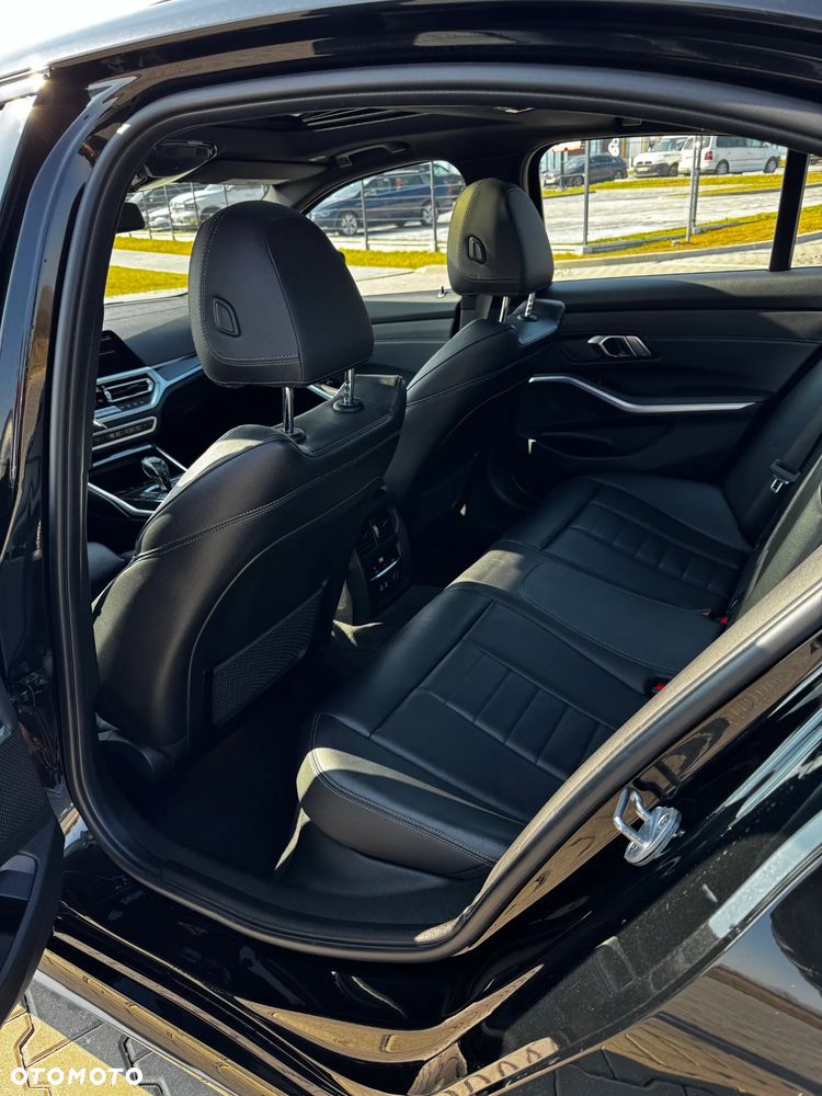 BMW Seria 3 330i M Sport sport - 16