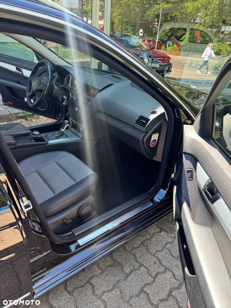 Mercedes-Benz Klasa C 220 CDI DPF Automatik BlueEFFICIENCY Avantgarde - 13