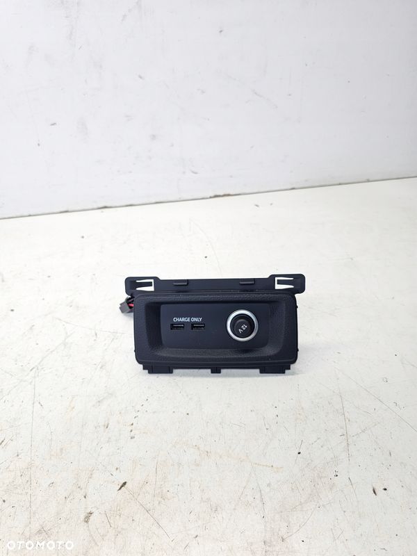 GNIAZDO ZAPALNICZKI PORT USB C ŁADOWARKI AUDI Q5 FY A4 B9 A5 8W 5Q0035726L - 1
