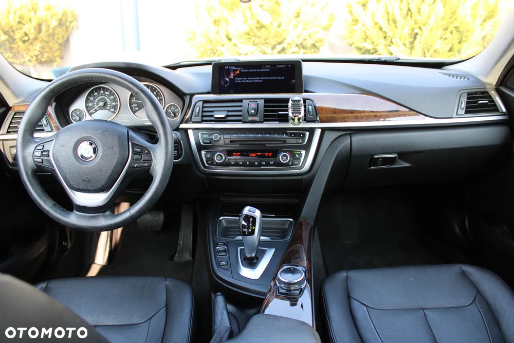 BMW Seria 3 328i xDrive Sport Line - 24