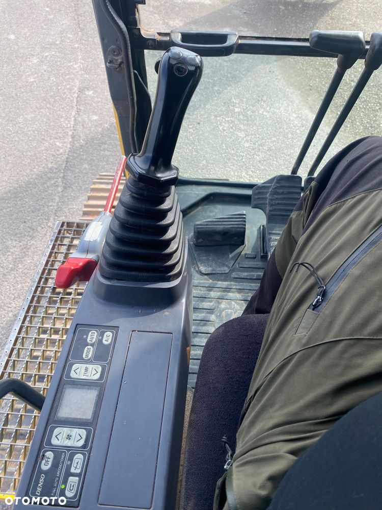 Komatsu PC 210 LC - 28