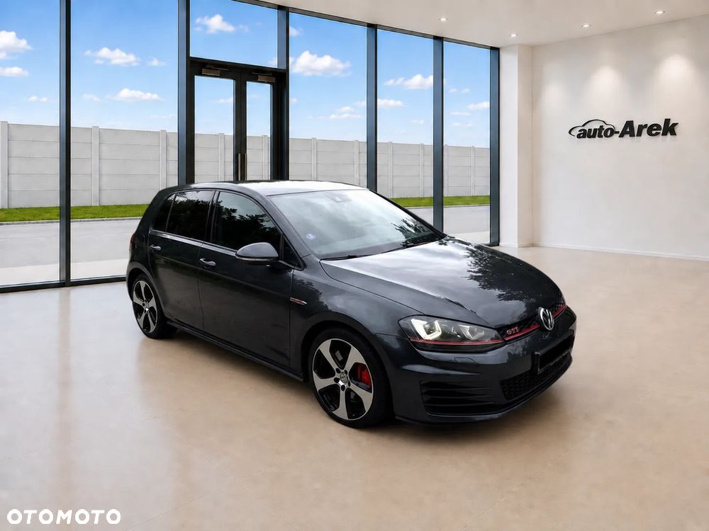 Volkswagen Golf - 1