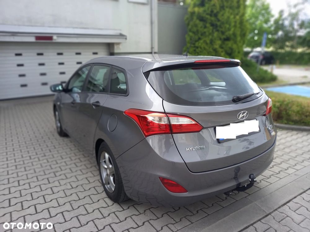 Hyundai i30 blue Kombi 1.6 CRDi Style - 11