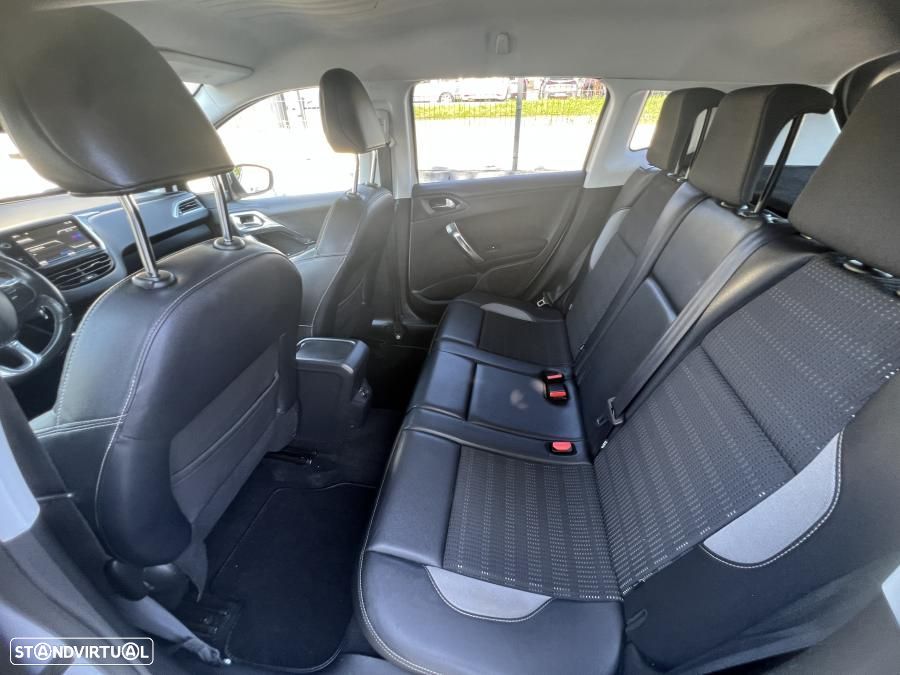Peugeot 2008 1.6 e-HDi Allure - 23