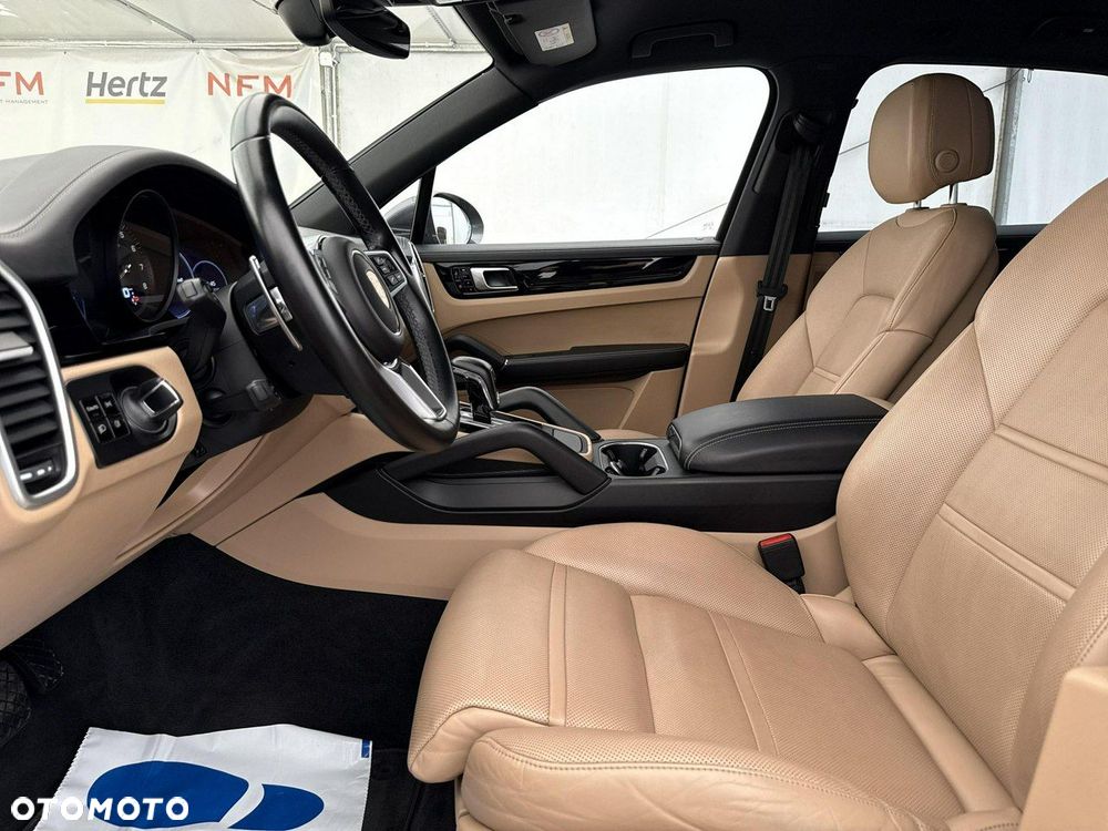 Porsche Cayenne - 12