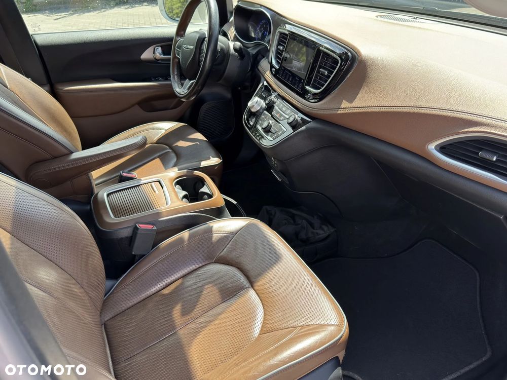 Chrysler Pacifica - 9