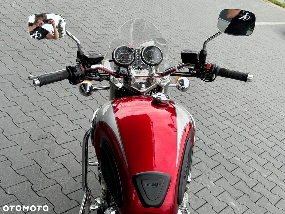 Triumph Thunderbird - 24