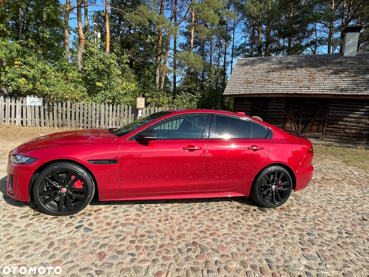 Jaguar XE 2.0 P300 AWD R-Dynamic SE - 2