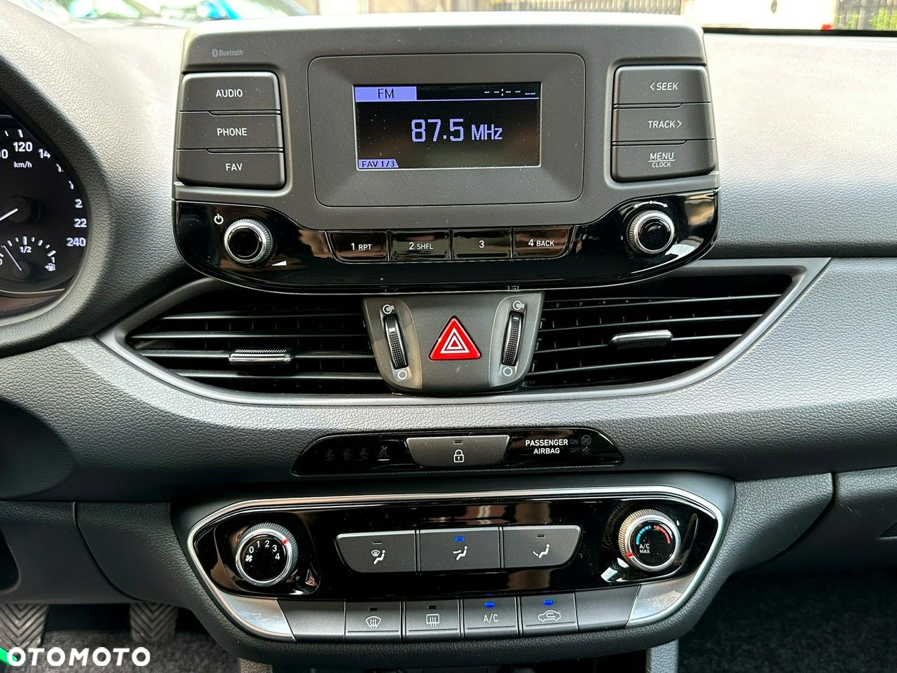 Hyundai i30 1.5 DPI Classic + - 26