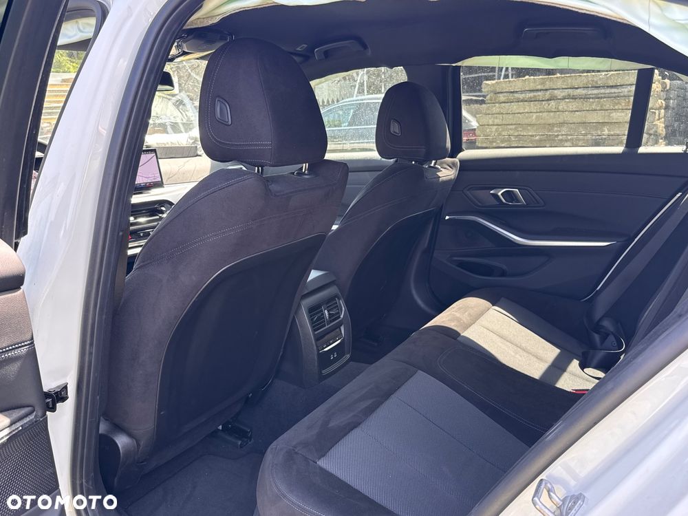 BMW Seria 3 320d xDrive MHEV M Sport sport - 15