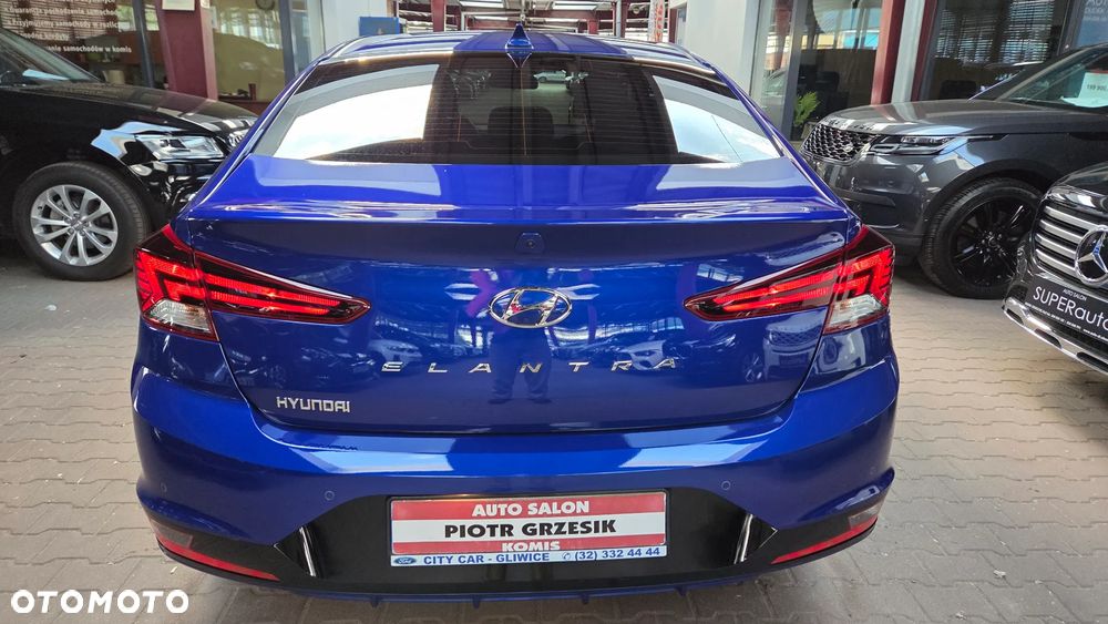 Hyundai Elantra 1.6 Comfort Premiere - 10