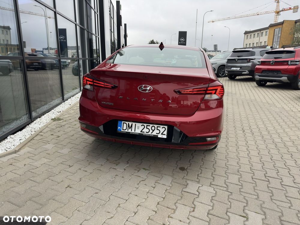 Hyundai Elantra 1.6 Comfort - 5