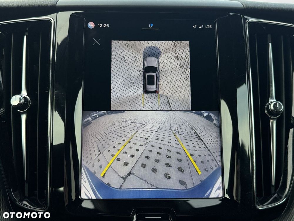 Volvo XC 60 B4 D Momentum - 17