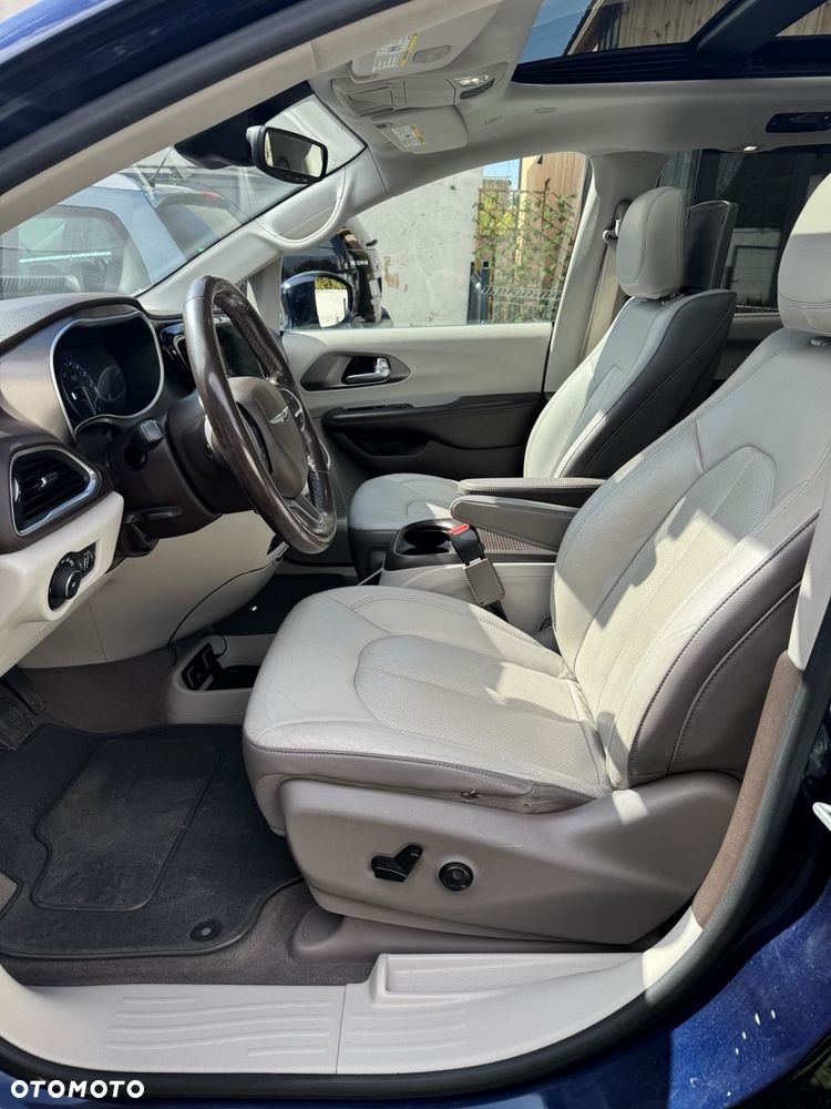 Chrysler Pacifica - 5