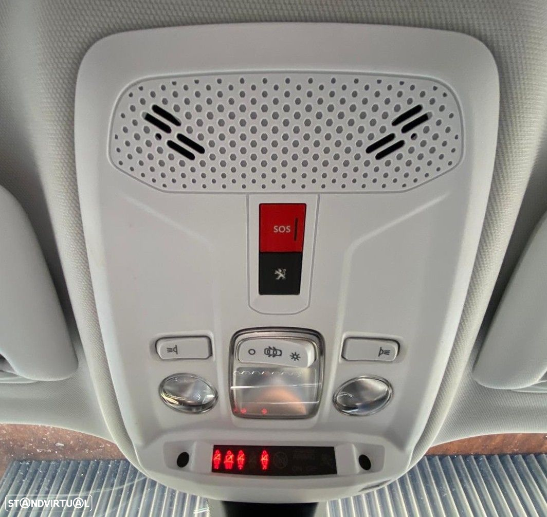 Peugeot 2008 1.2 PureTech Allure EAT8 - 21