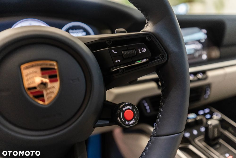 Porsche 911 Targa 4 GTS - 17