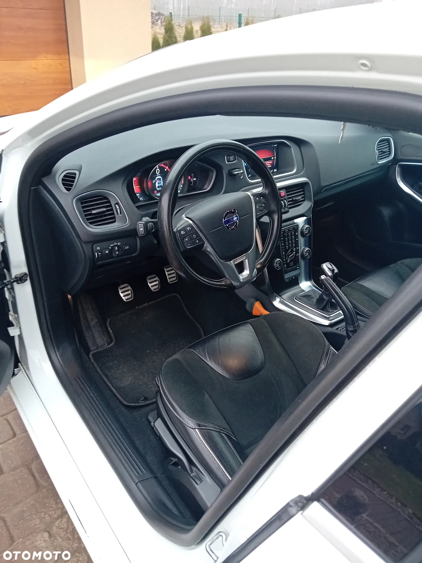 Volvo V40 D2 Drive-E R-Design Kinetic - 3