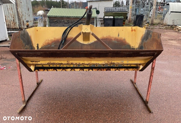 Samozaladowcza Piaskarka Solarka Broddway Falkoping Posypywarka Akcja Zima - 9