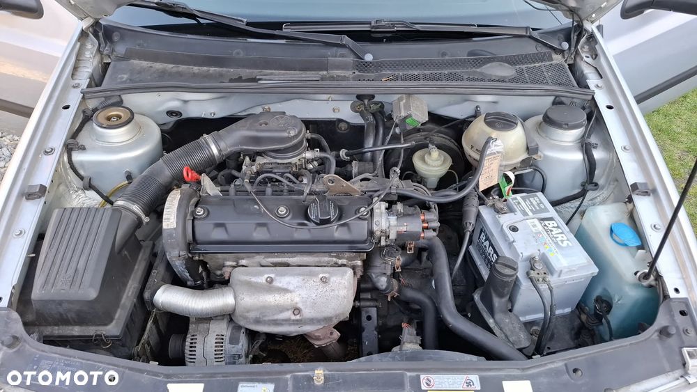 Volkswagen Golf 1.6 CL - 7