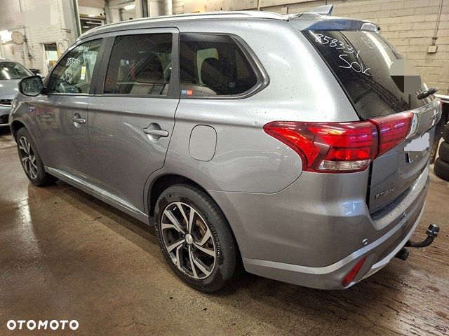 Mitsubishi Outlander Instyle NAVI + - 2