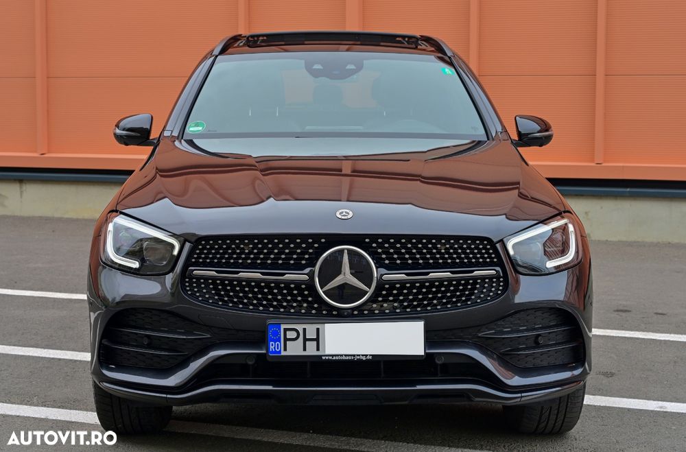 Mercedes-Benz GLC 300 e 4Matic 9G-TRONIC AMG Line Plus - 40