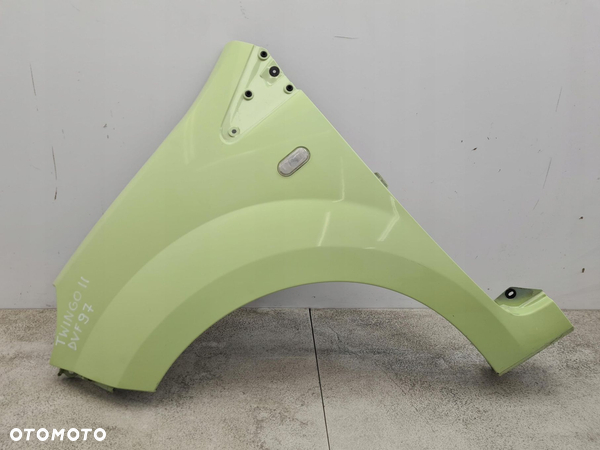 RENAULT TWINGO II BŁOTNIK LEWY PRZÓD DVF97