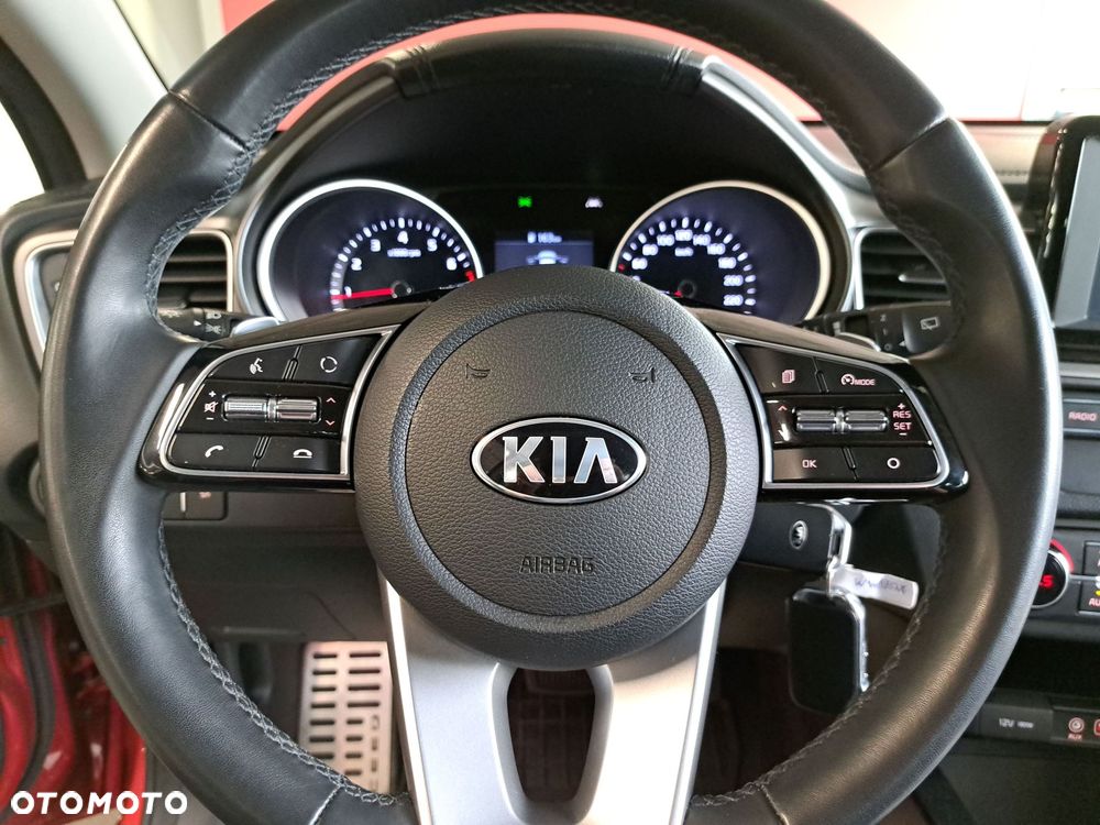 Kia Ceed - 32