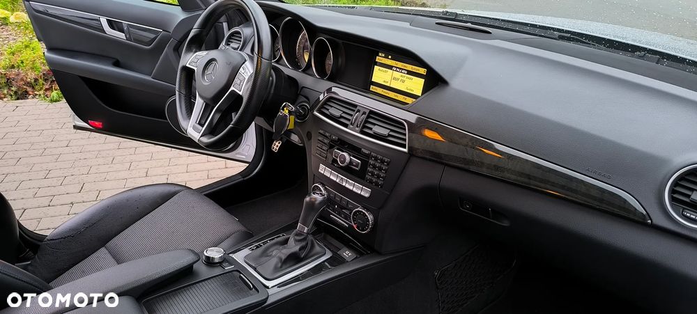 Mercedes-Benz Klasa C 220 CDI DPF Automatik Avantgarde - 37
