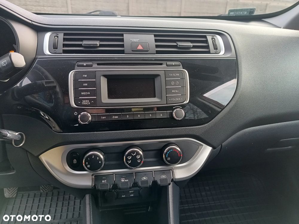 Kia Rio 1.4 L - 11