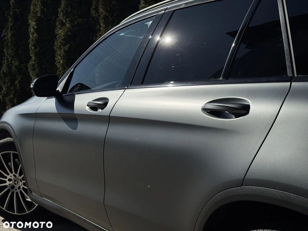 Mercedes-Benz GLC 220 d 4Matic 9G-TRONIC AMG Line Plus - 37