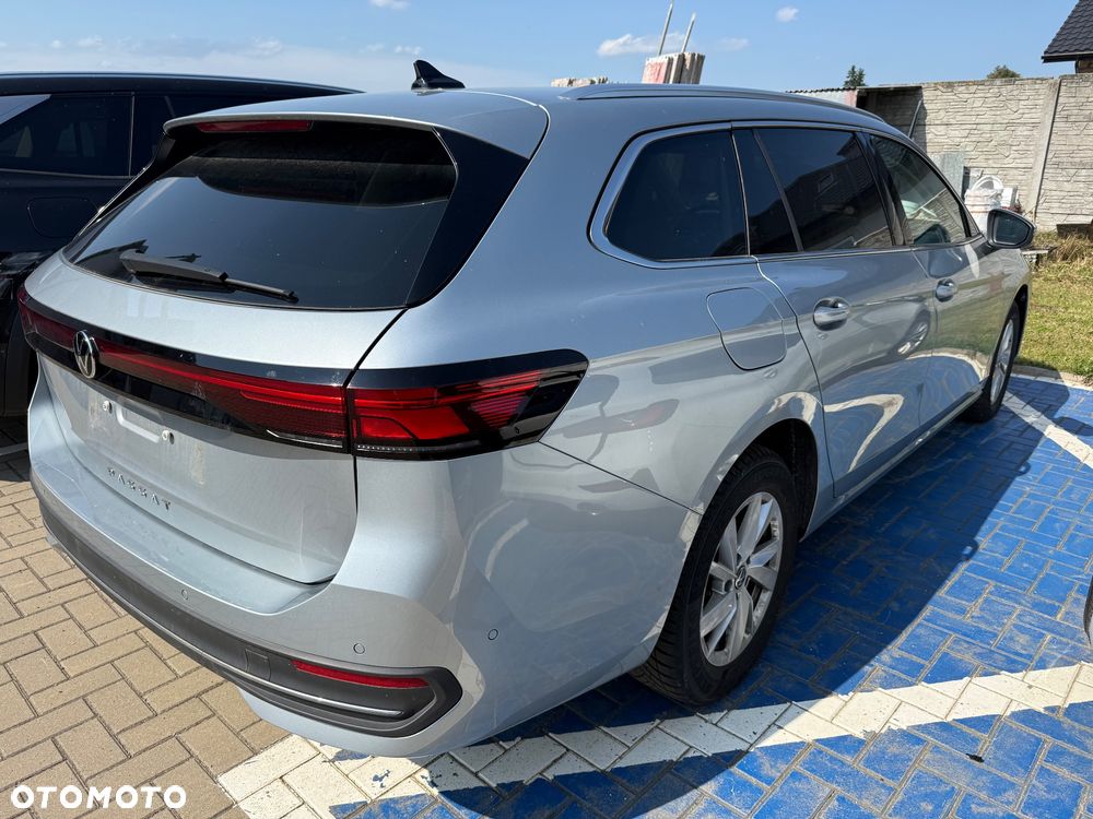 Volkswagen Passat - 1