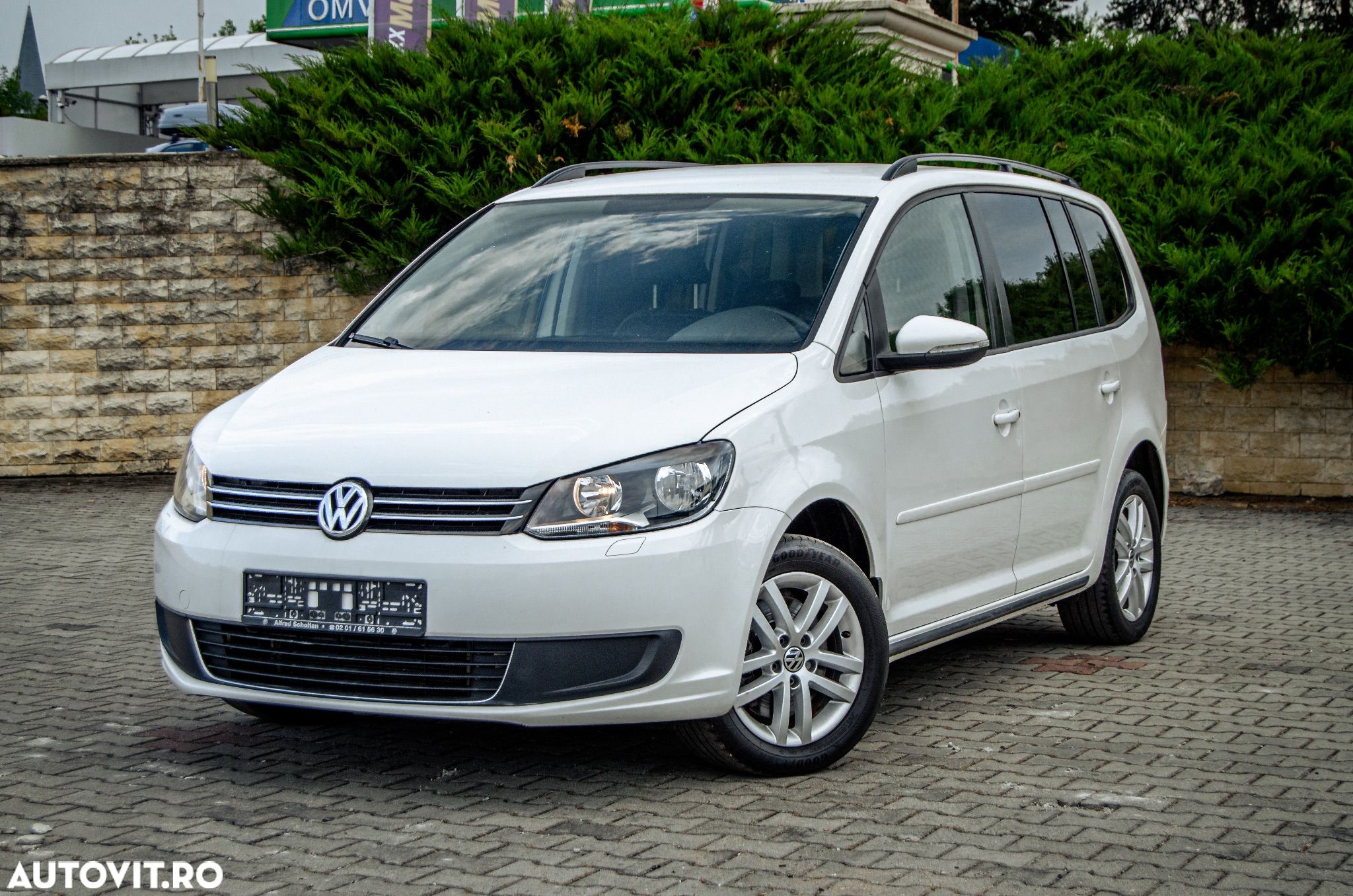 Volkswagen Touran - 1