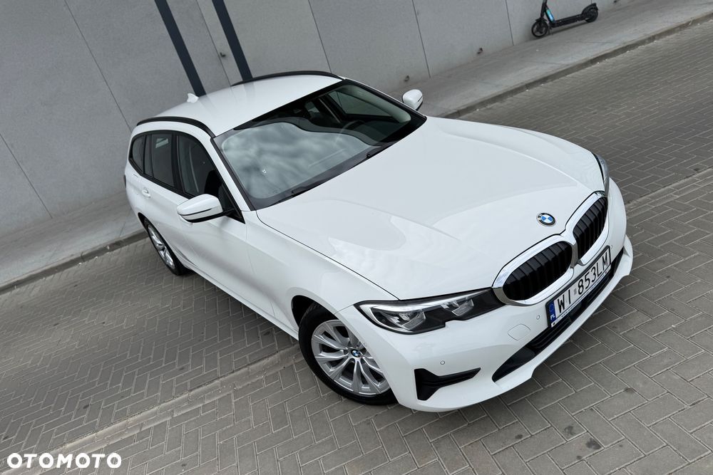BMW Seria 3 318d mHEV - 17