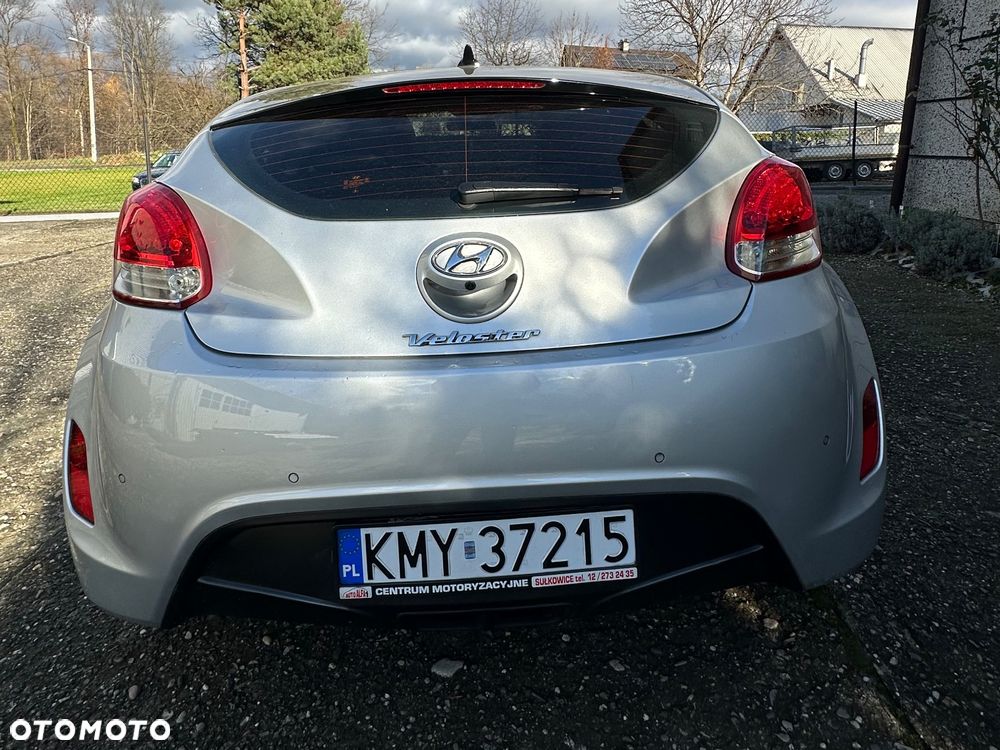 Hyundai Veloster - 3