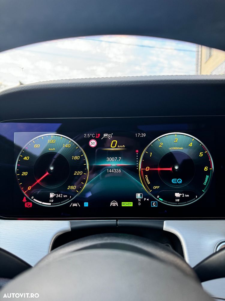 Mercedes-Benz E 300 de 4Matic 9G-TRONIC AMG Line - 9