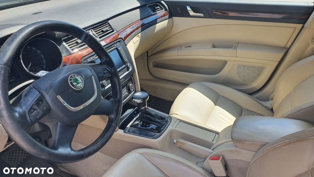 Skoda Superb 2.0 TDI Elegance DSG - 35