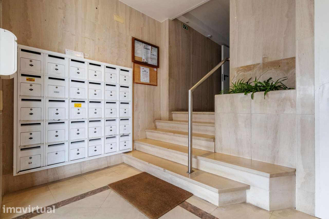 Apartamento T3 Duplex c/ Varanda e Terraço na Rinchoa, Rio de Mouro - Grande imagem: 3/46