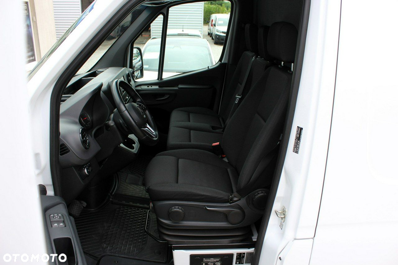 Mercedes-Benz Sprinter - 9