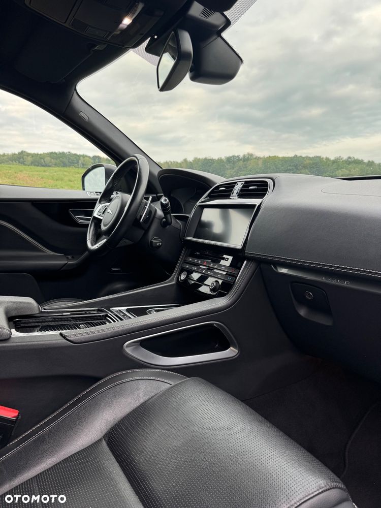 Jaguar F-Pace 2.0 i4D AWD R-Sport - 30