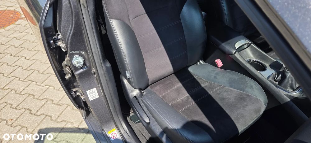 Toyota Avensis 1.8 Premium - 26