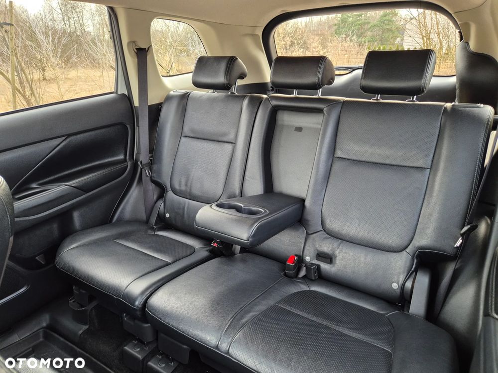 Mitsubishi Outlander PHEV Instyle NAVI + - 20