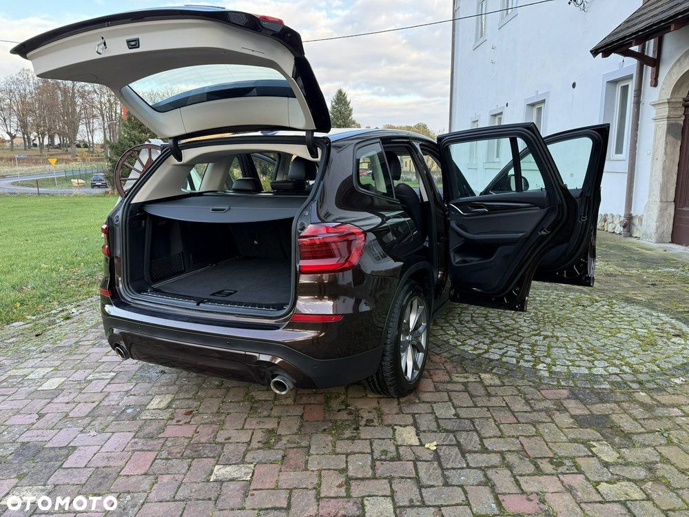BMW X3 xDrive20i Advantage - 24