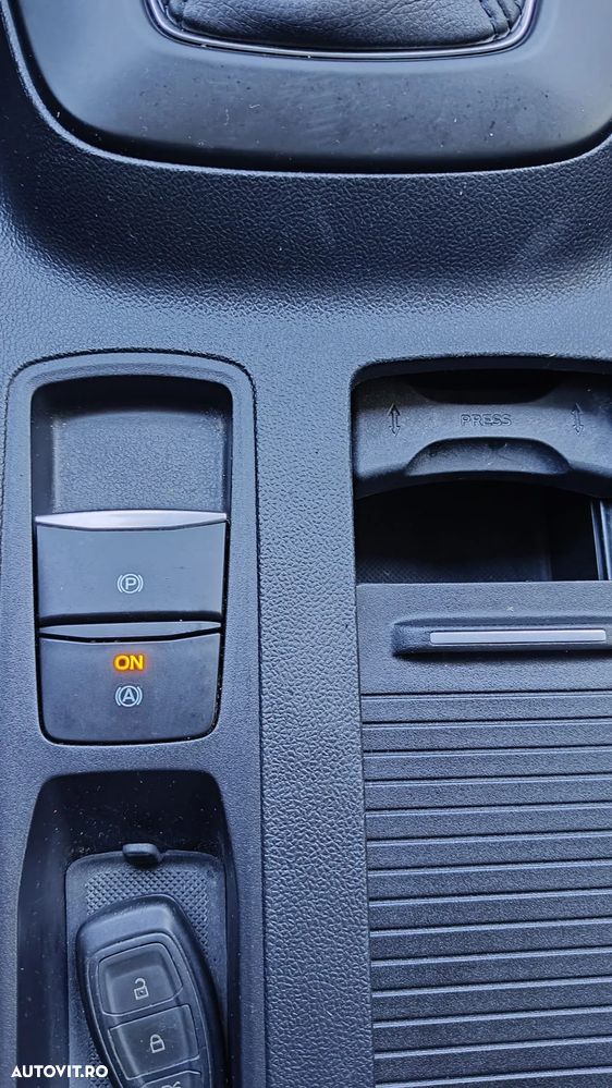 Ford Focus 1.0 EcoBoost Titanium Business - 25