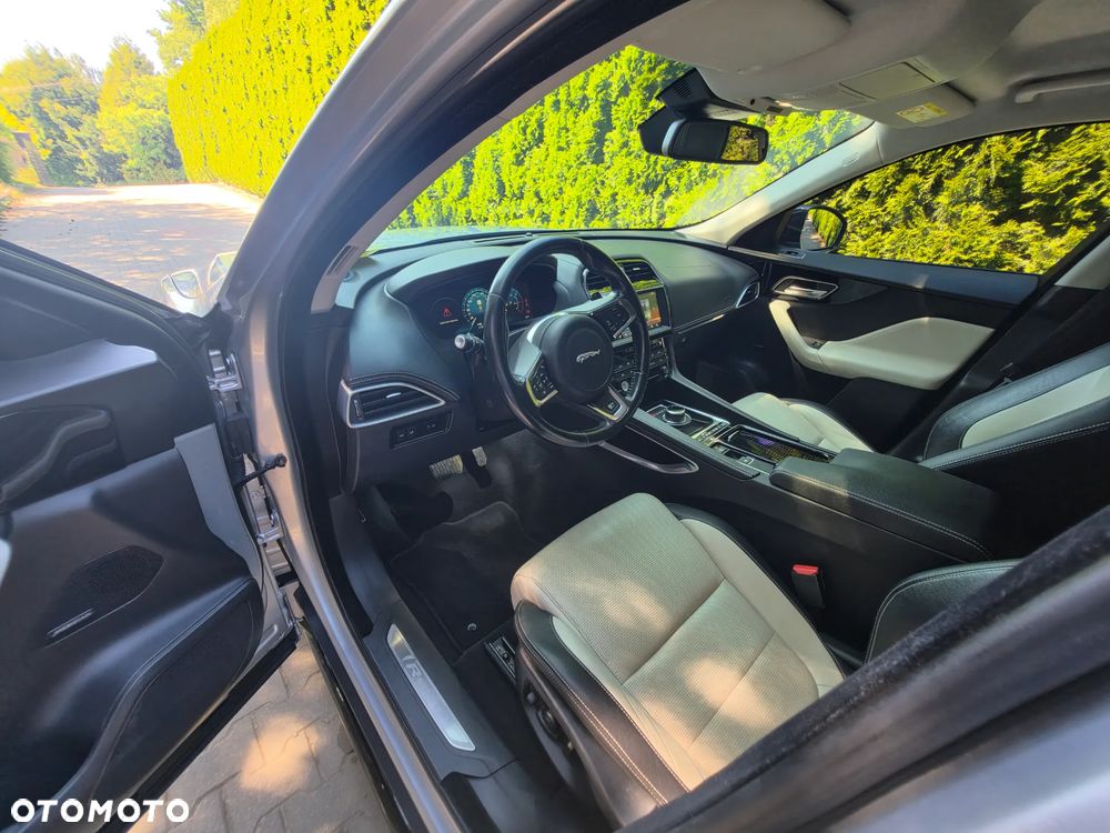 Jaguar F-Pace D300 AWD R-Dynamic SE 90th Anniversary Edition - 14