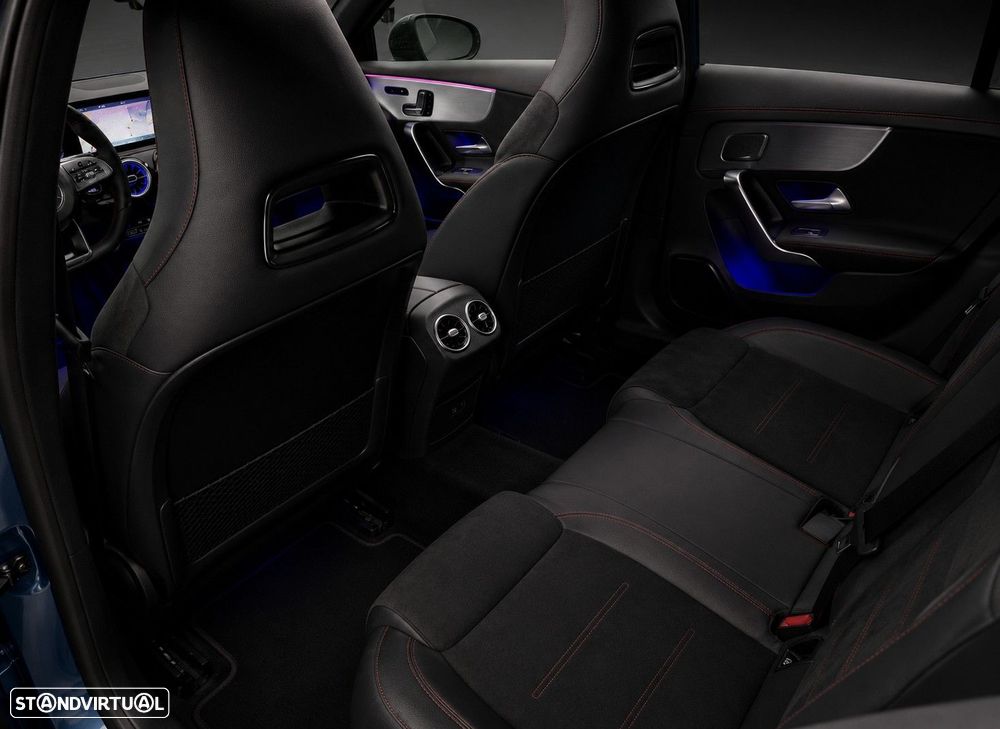 Mercedes-Benz A 180 AMG Line - 17